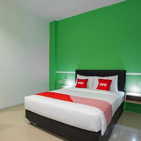 Oyo Flagship 1575 Urban 18 Hotel Surabaya Luaran gambar