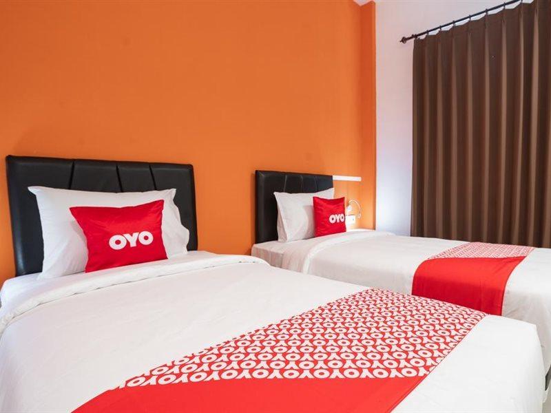 Oyo Flagship 1575 Urban 18 Hotel Surabaya Luaran gambar