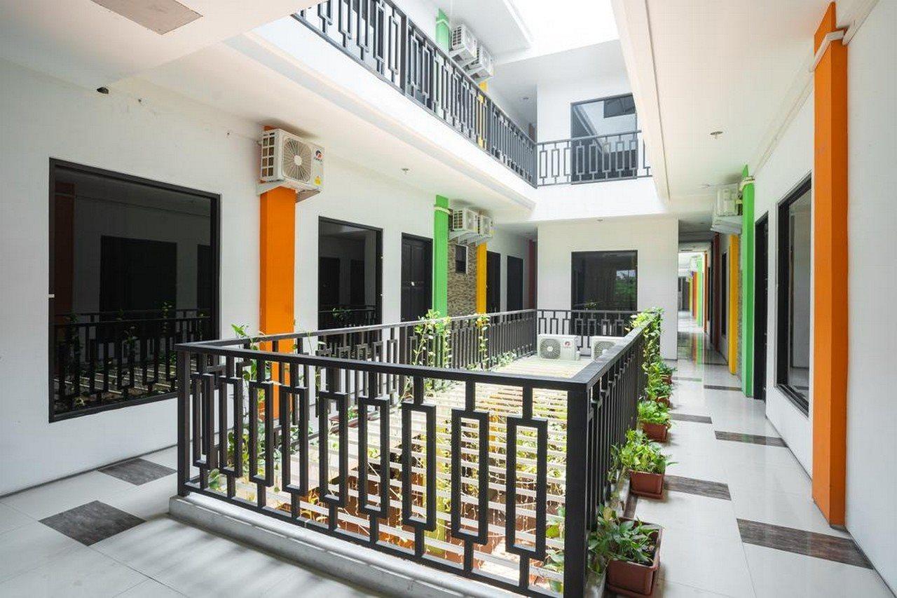 Oyo Flagship 1575 Urban 18 Hotel Surabaya Luaran gambar