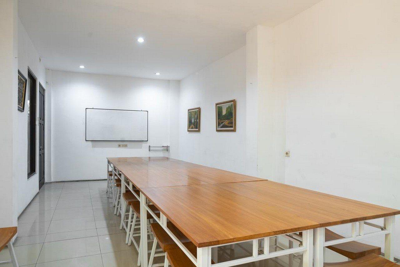 Oyo Flagship 1575 Urban 18 Hotel Surabaya Luaran gambar
