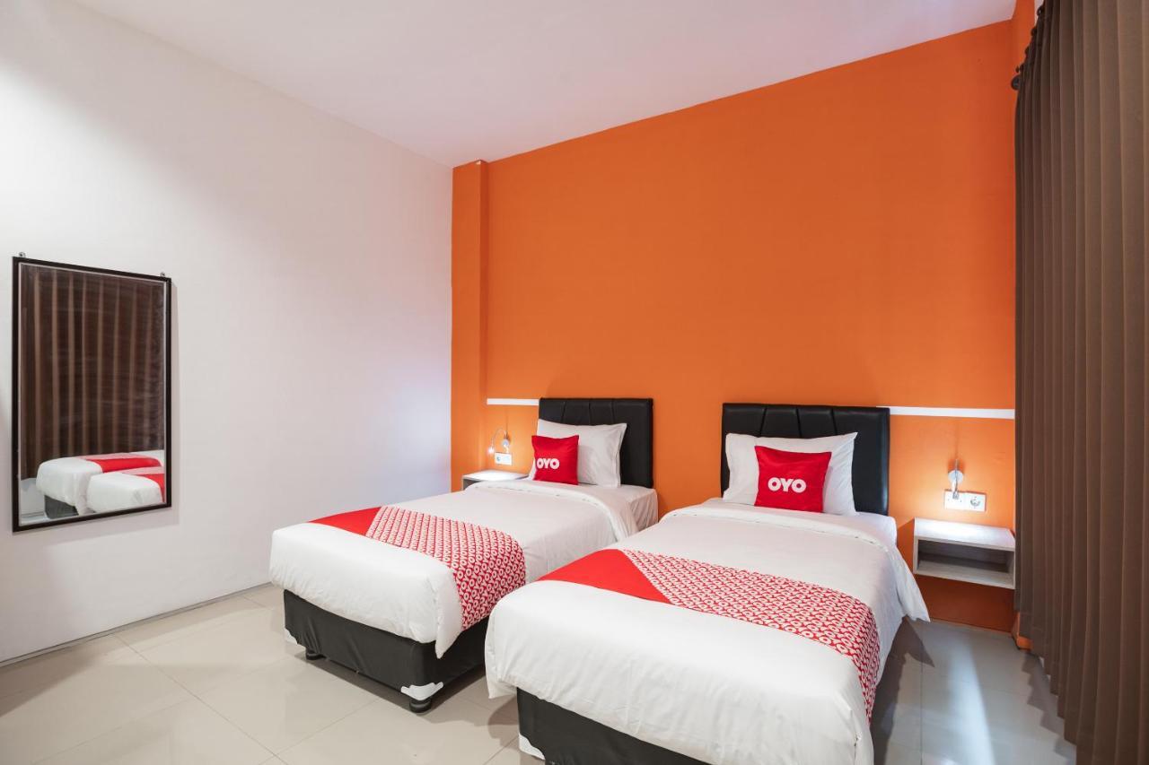 Oyo Flagship 1575 Urban 18 Hotel Surabaya Luaran gambar