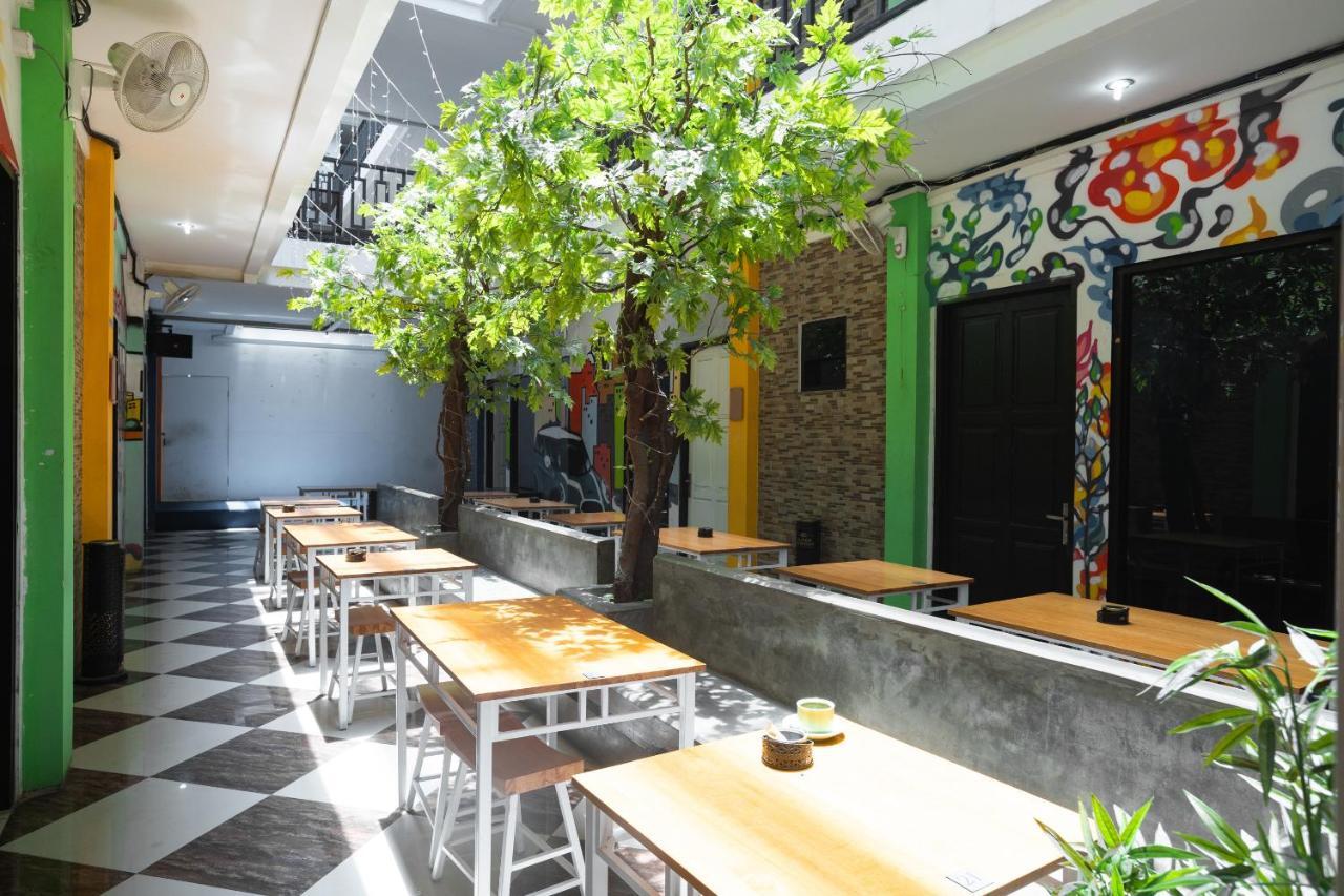 Oyo Flagship 1575 Urban 18 Hotel Surabaya Luaran gambar