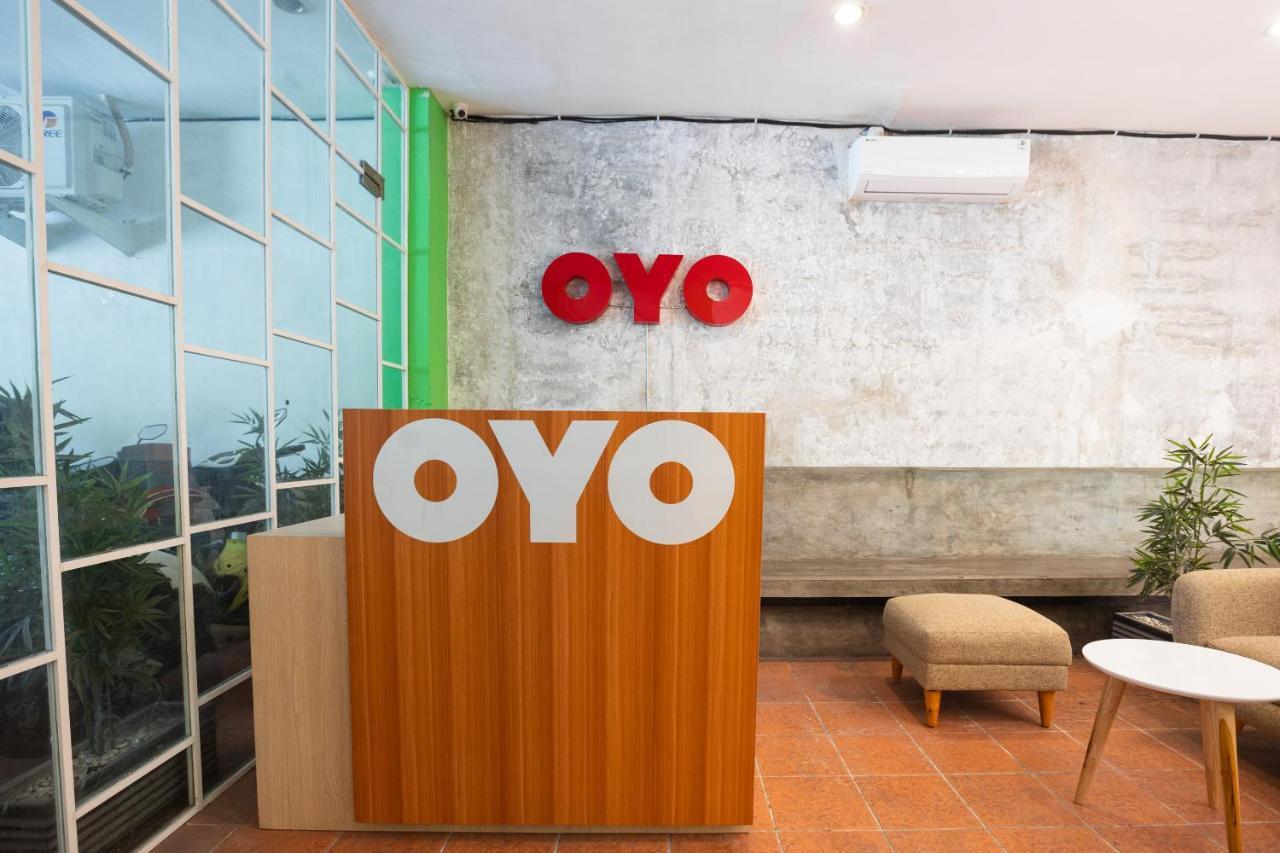 Oyo Flagship 1575 Urban 18 Hotel Surabaya Luaran gambar