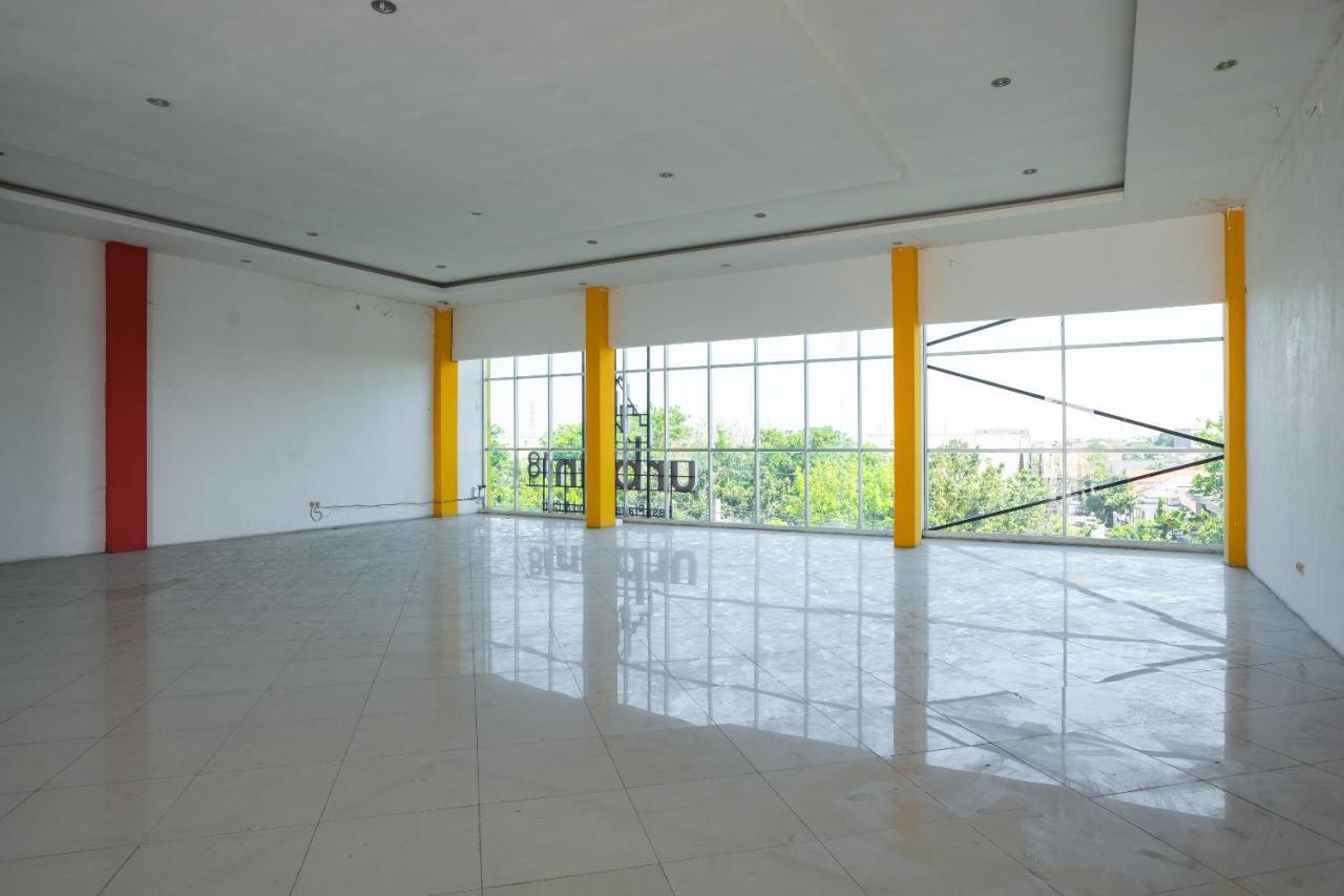 Oyo Flagship 1575 Urban 18 Hotel Surabaya Luaran gambar