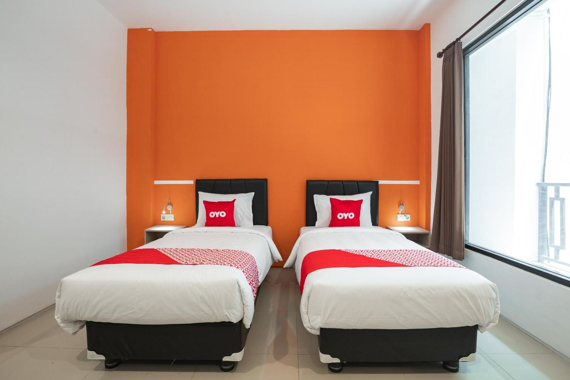 Oyo Flagship 1575 Urban 18 Hotel Surabaya Luaran gambar