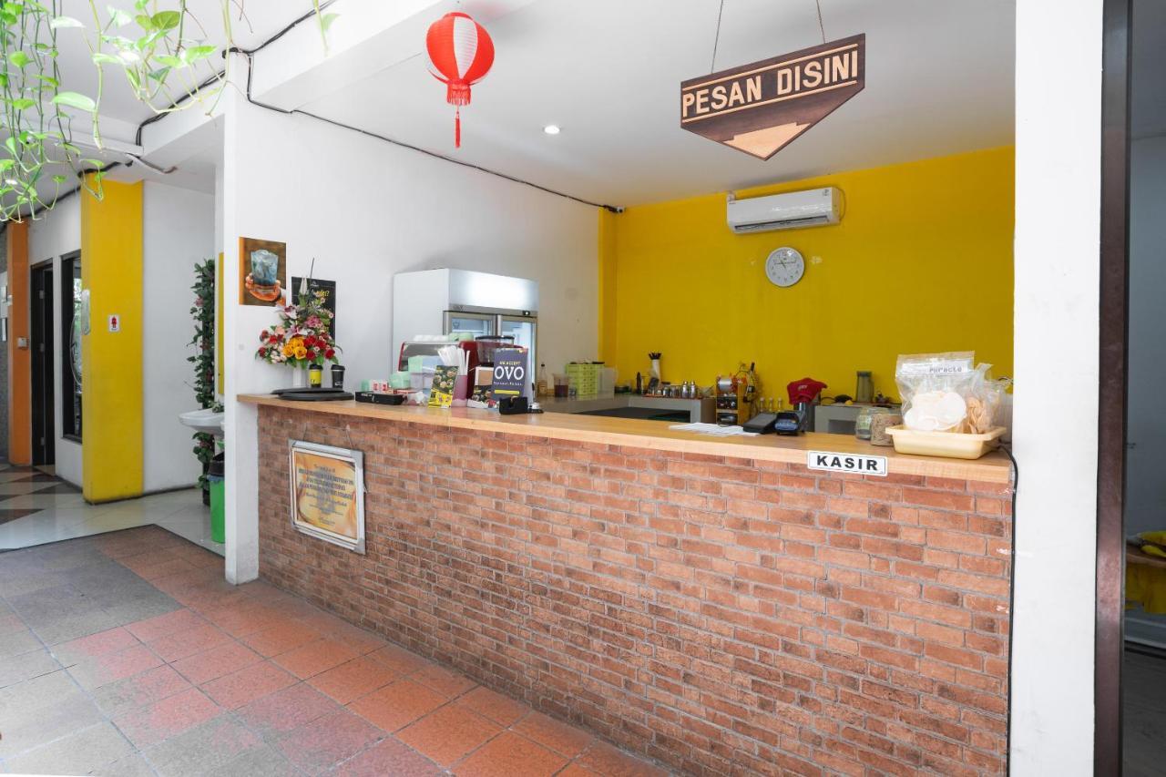 Oyo Flagship 1575 Urban 18 Hotel Surabaya Luaran gambar