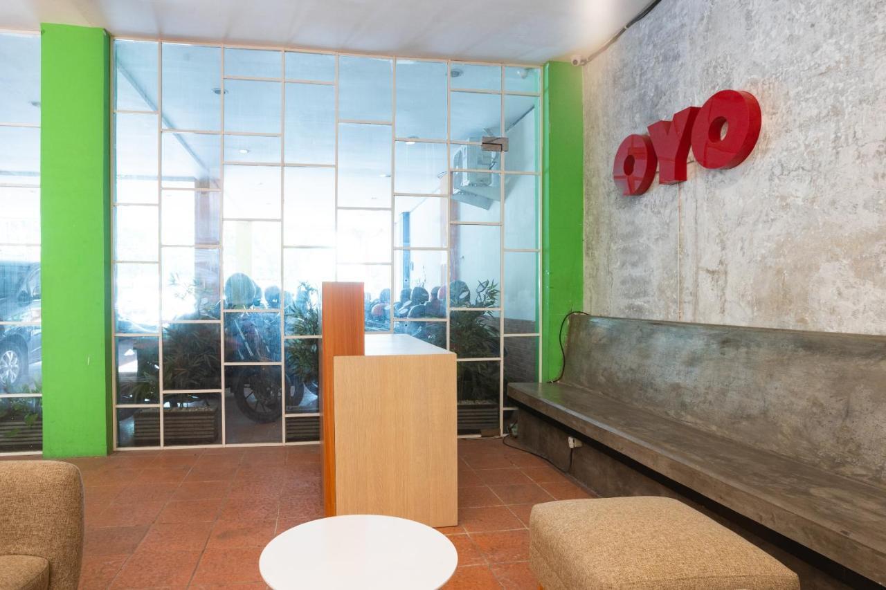 Oyo Flagship 1575 Urban 18 Hotel Surabaya Luaran gambar