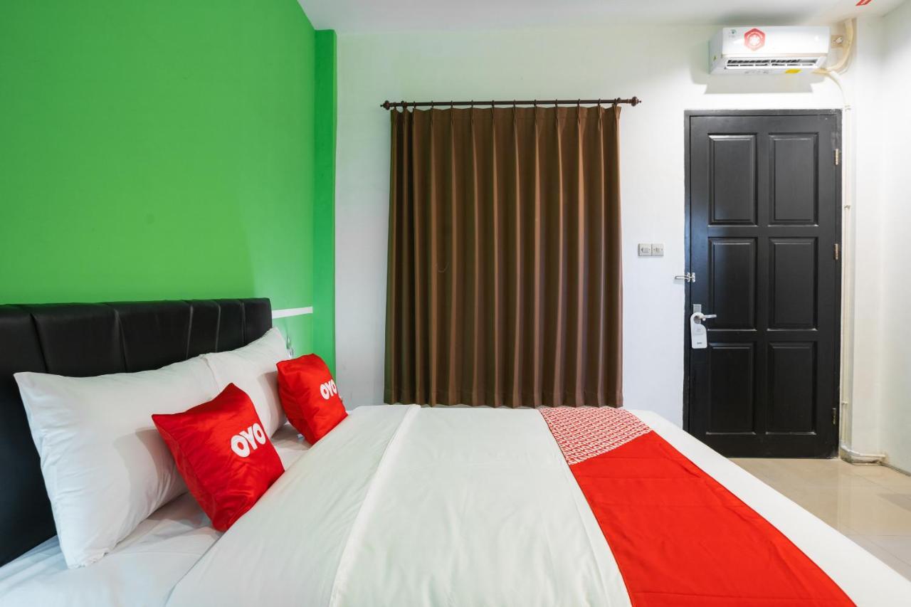 Oyo Flagship 1575 Urban 18 Hotel Surabaya Luaran gambar